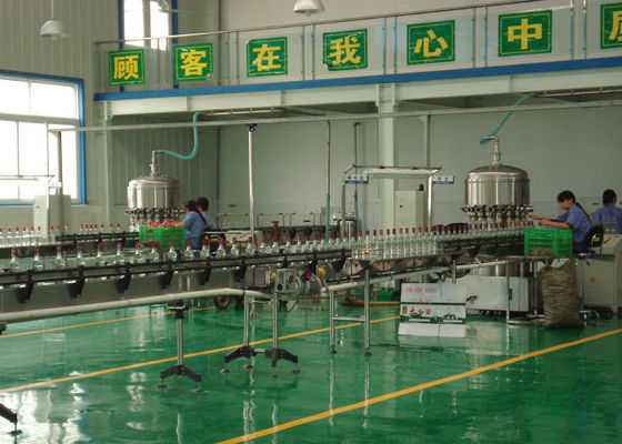 चीन बोतलबंद वोदका / व्हिस्की / शराब / वाइन उत्पादन लाइन पैकेजिंग कन्वेयर सिस्टम आपूर्तिकर्ता