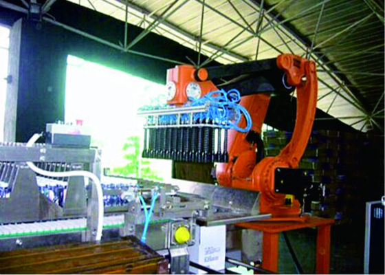 चीन रोबोट स्वचालित मामले पैकर मशीन पीएलसी नियंत्रण हाई स्पीड के लिए पेय की बोतलें आपूर्तिकर्ता